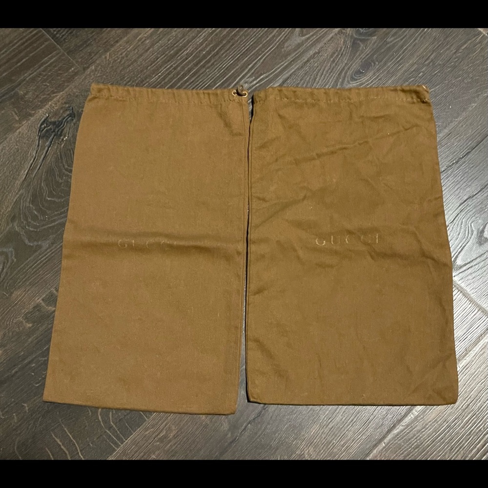 Gucci sneaker duster bag no stains no tears size 16x9